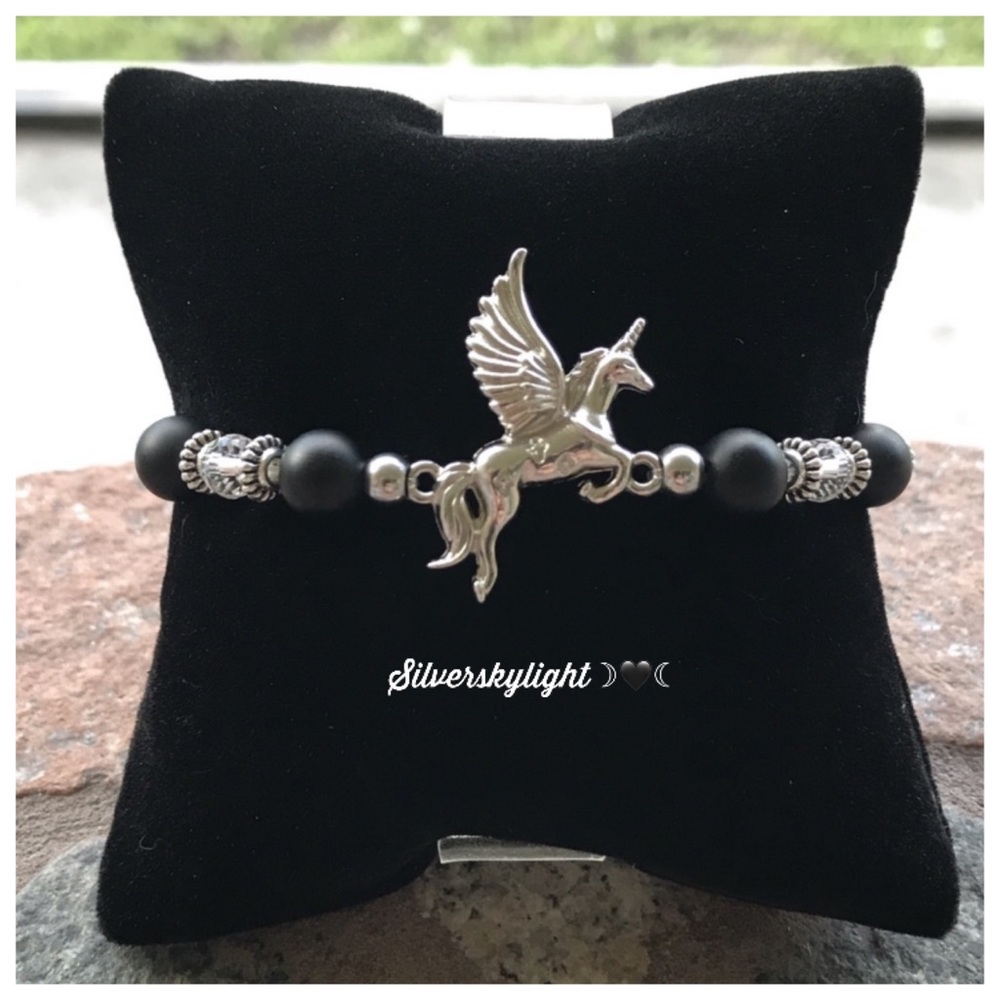 Pegasus unicorn mythical onyx & crystal bracelet - Picture 7 of 8